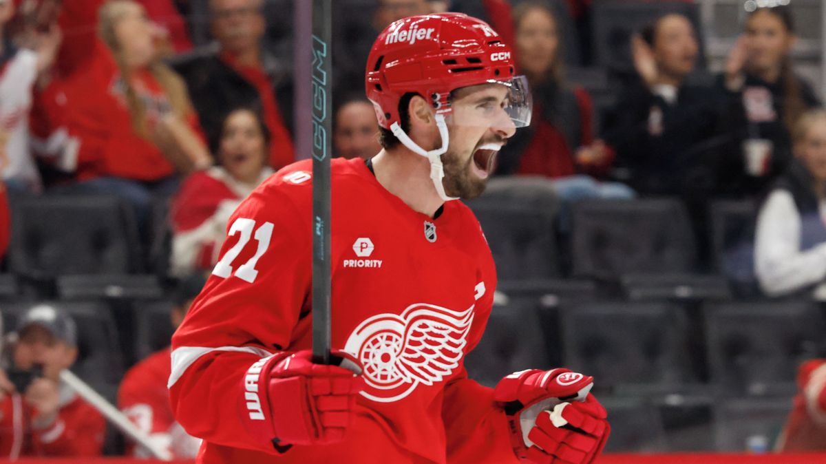 Hvězdami týdne v NHL jsou centři Larkin a Eichel a brankář Wedgewood